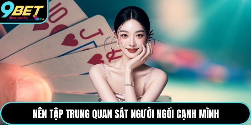 Nên tập trung quan sát người ngồi cạnh mình